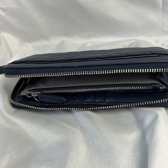 NWT Inc Blue wallet  - Picture 4 of 5
